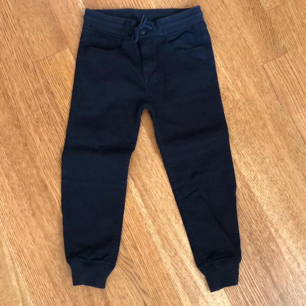 Boys cargo pants. Elastic waist and cuff
